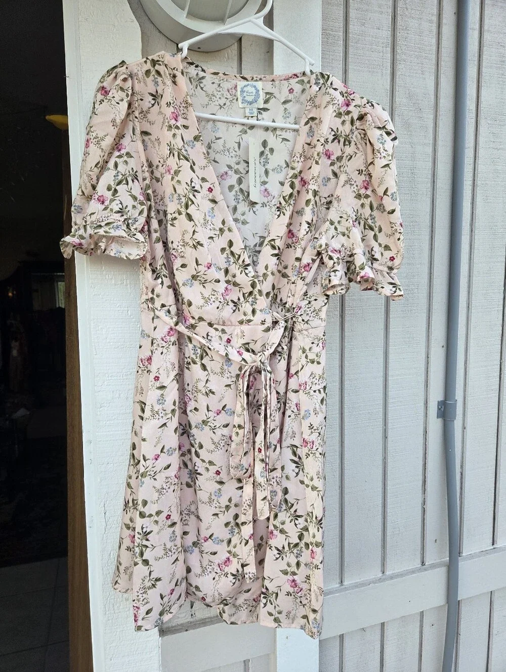 NWT - Francesca's Collections - Pink Floral Wrap Dress - Size Medium